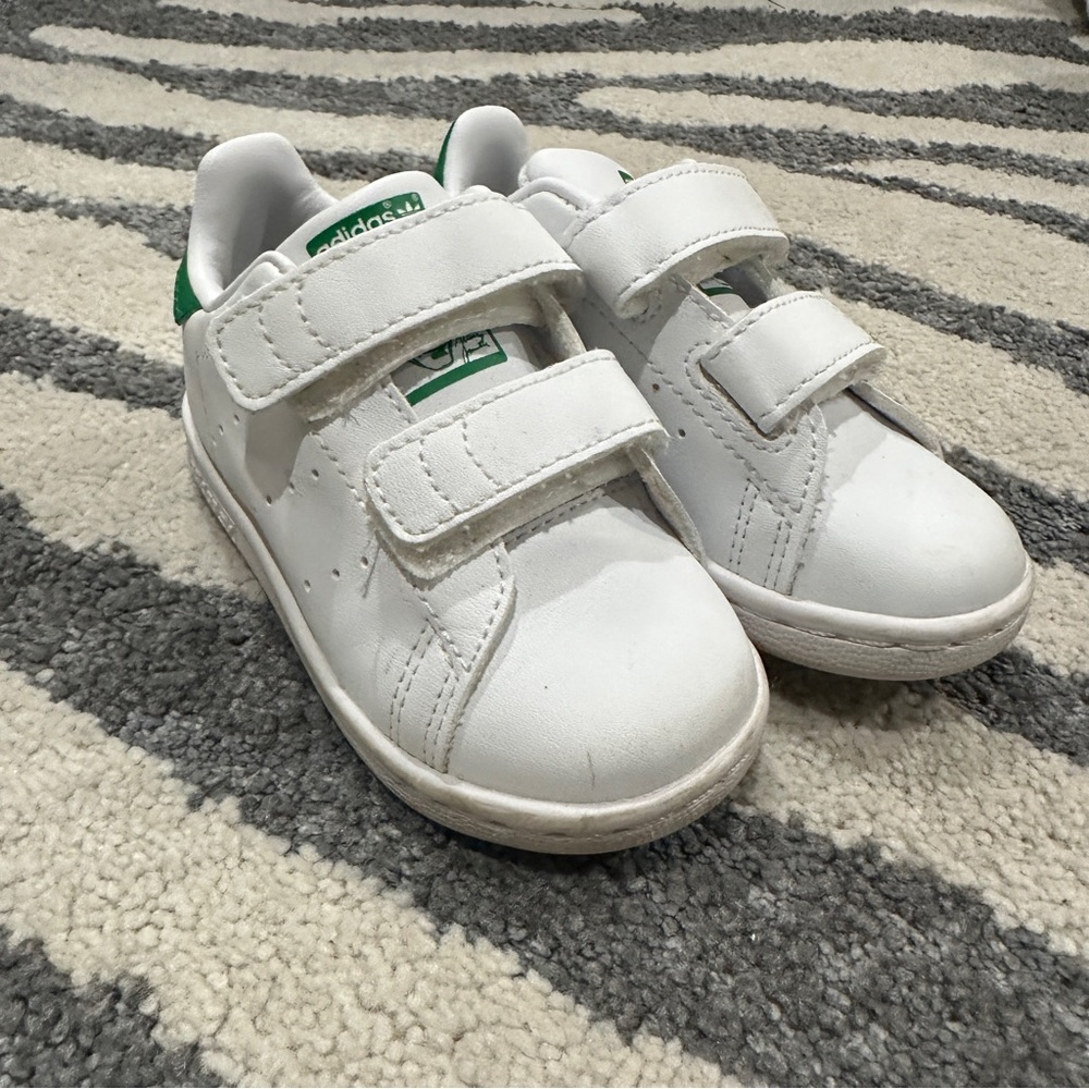 Toddler Adidas Stan Smith Sneakers size 6
